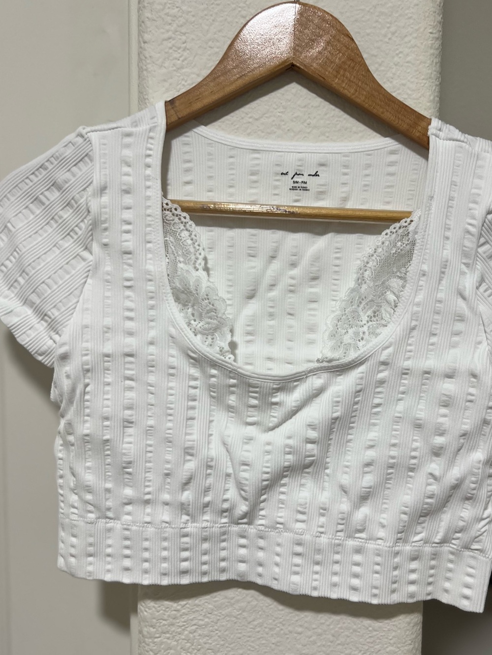 UO Out From Under Thalia Seamless Knit Lace
Trim Crop - White
